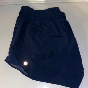 Hotty Hot High-Rise 2.5”. Size 10. True Navy. Excellent Condition.